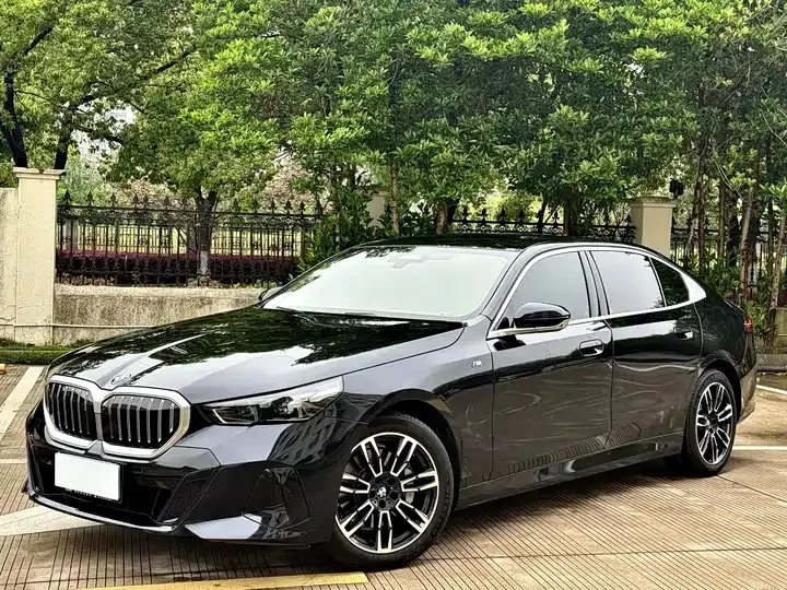 BMW 5 Series 2024 525Li M Sports Suit - View 1