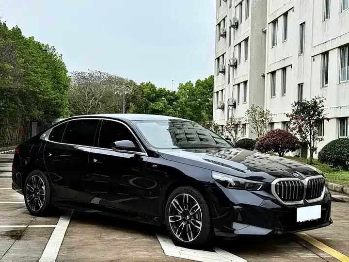 BMW 5 Series 2024 525Li M Sports Suit 4