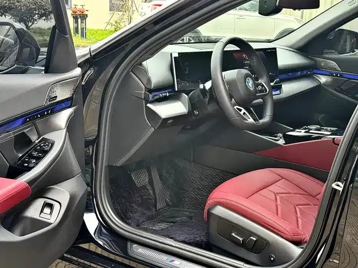 BMW 5 Series 2024 525Li M Sports Suit 6