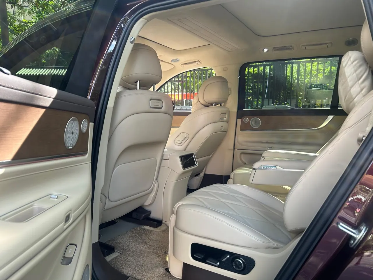 AITO 2025 AITO M9 extended range Ultra version 52kWh6 seat version automatic gear 4