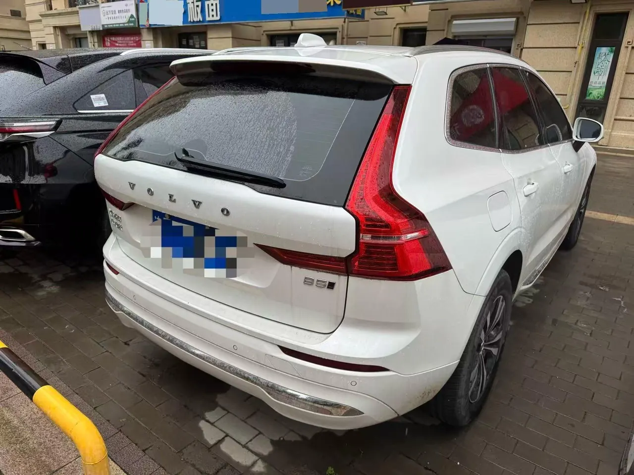 Volvo 2023 XC60 48V 2.0T B5 4-wheel-drive Zhiyi Deluxe Edition Automatic Gear 4