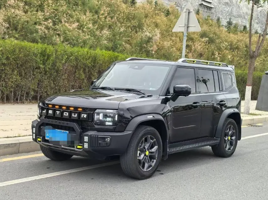 Jetour 2023 Traveler 2.0T Four-Wheel-Drive Cross-Country PRO Automatic - View 1