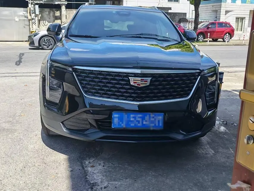Cadillac 2024 XT4 48V 2.0T 28T Two-Drive Luxury Automatic Gear 2