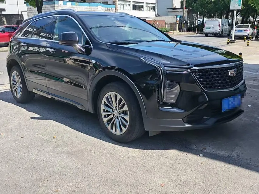 Cadillac 2024 XT4 48V 2.0T 28T Two-Drive Luxury Automatic Gear 3