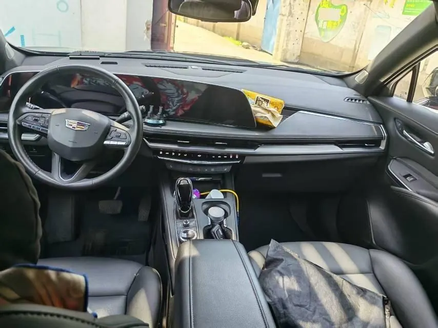 Cadillac 2024 XT4 48V 2.0T 28T Two-Drive Luxury Automatic Gear 4