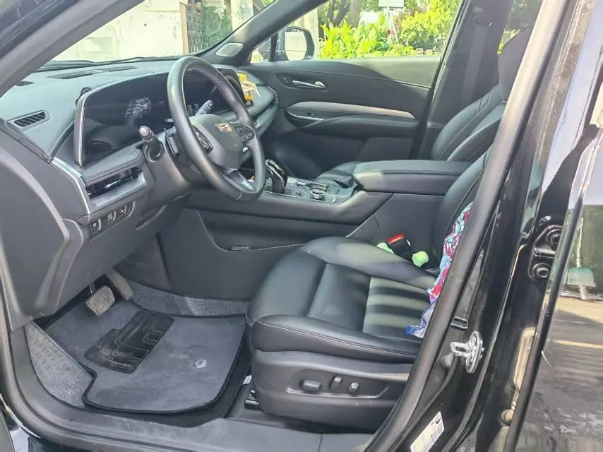 Cadillac 2024 XT4 48V 2.0T 28T Two-Drive Luxury Automatic Gear 5