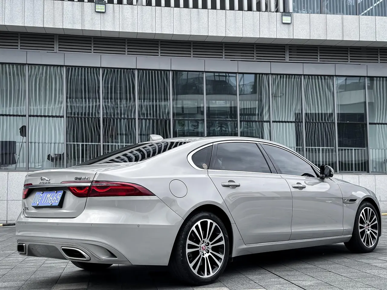 Jaguar 2023 XFL 2.0T P 12500.00g Drive Enjoy Deluxe Edition Automatic Gear 4