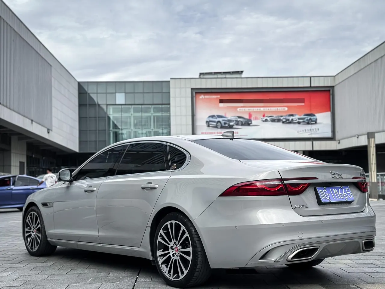 Jaguar 2023 XFL 2.0T P 12500.00g Drive Enjoy Deluxe Edition Automatic Gear 6