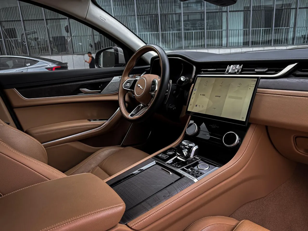 Jaguar 2023 XFL 2.0T P 12500.00g Drive Enjoy Deluxe Edition Automatic Gear 7