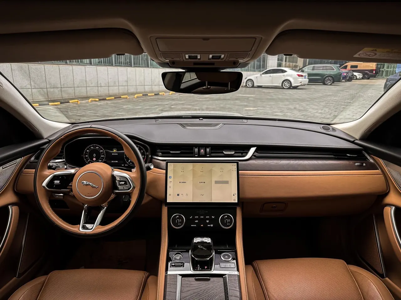 Jaguar 2023 XFL 2.0T P 12500.00g Drive Enjoy Deluxe Edition Automatic Gear 8