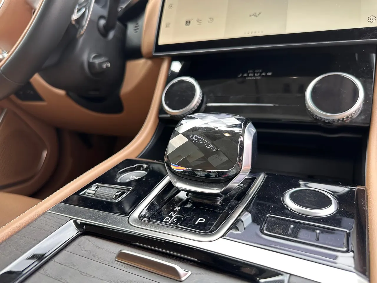 Jaguar 2023 XFL 2.0T P 12500.00g Drive Enjoy Deluxe Edition Automatic Gear 9