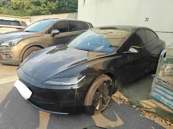 Model 3 2023 rear-wheel drive version - View 1