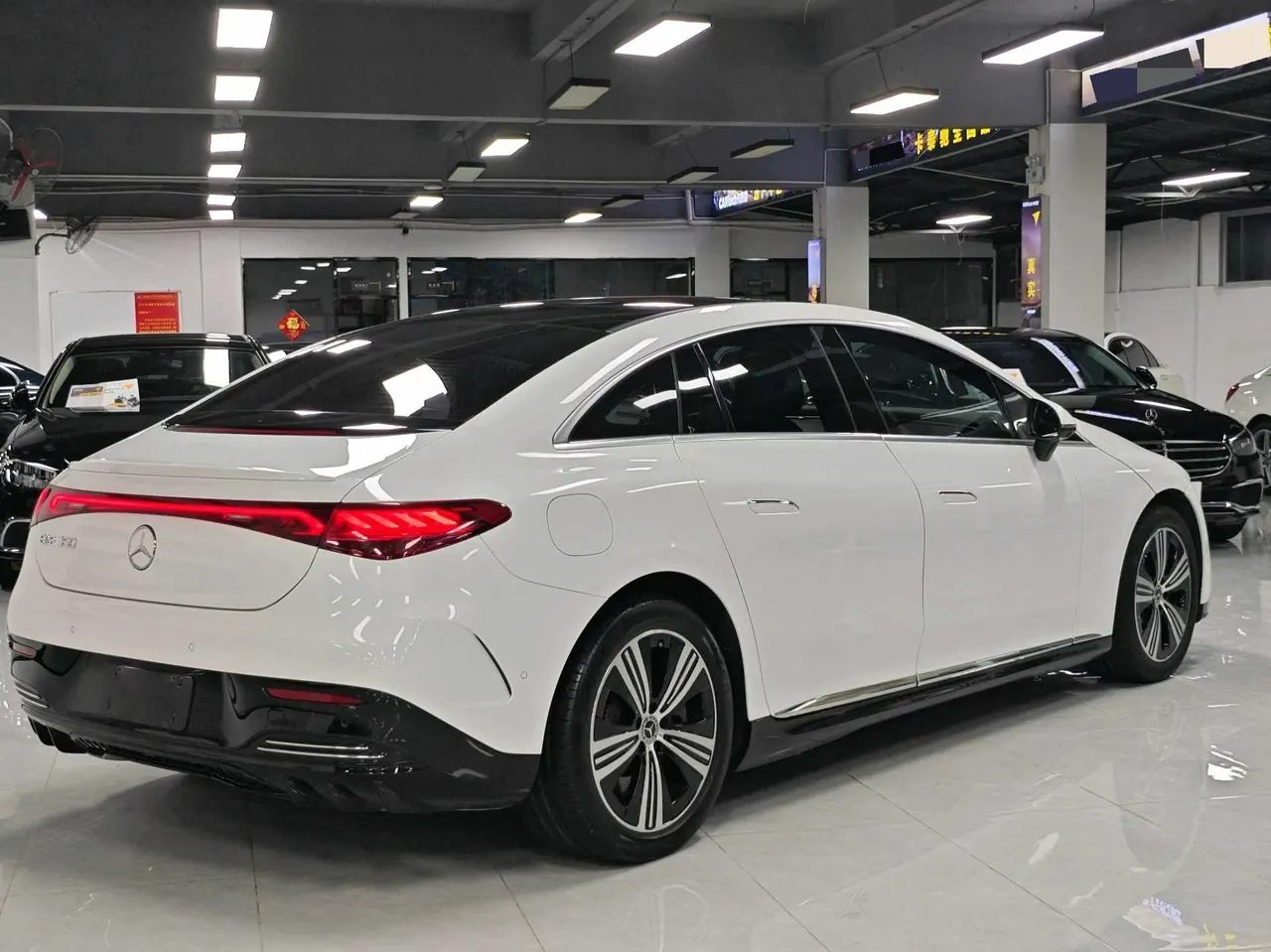 Mercedes Benz 2022 EQE 350 EQE 350 Deluxe Edition Automatic 14