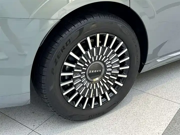 Zeekr 009 2024 six-seat executive four-wheel drive 108kWh 12