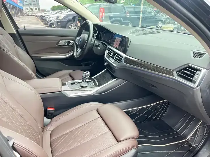 BMW 3 Series 2022 325Li M Sports Suit 12
