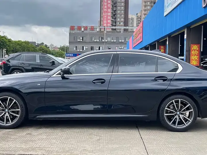 BMW 3 Series 2022 325Li M Sports Suit 4