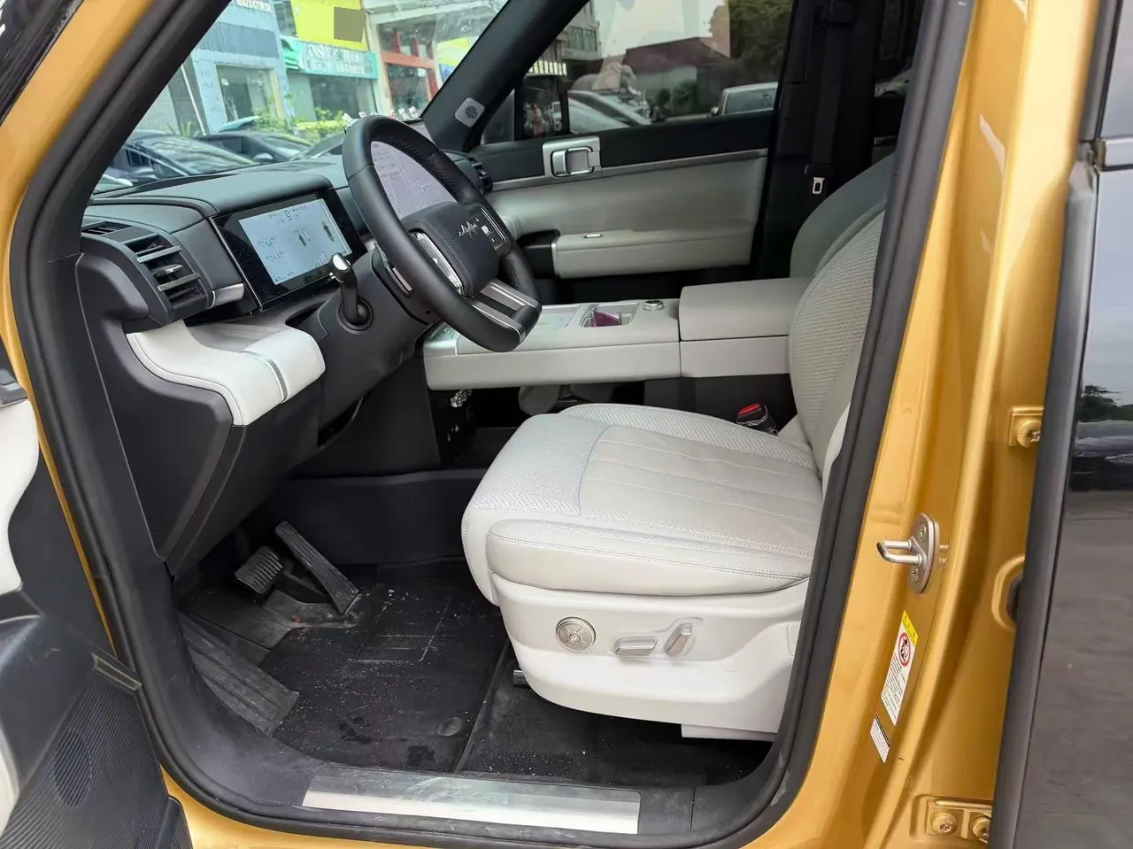 FangChengBao 2025 titanium 7 1.5T stepless 190KM four-wheel drive Ultra version of automatic gear 2