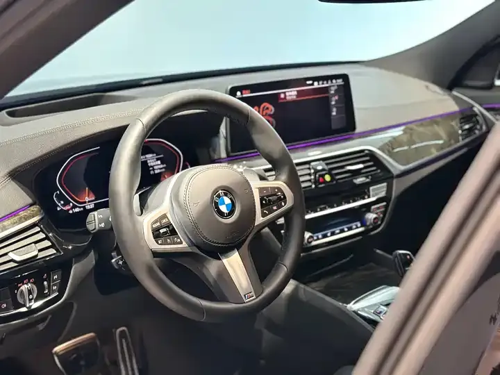BMW 6 GT 2022 630i M sports suit 10