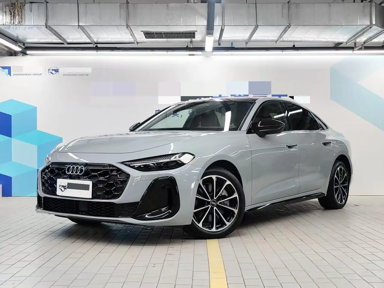 Открыть галерею: Audi 2026 A5L 2.0T Sport Plus Automatic