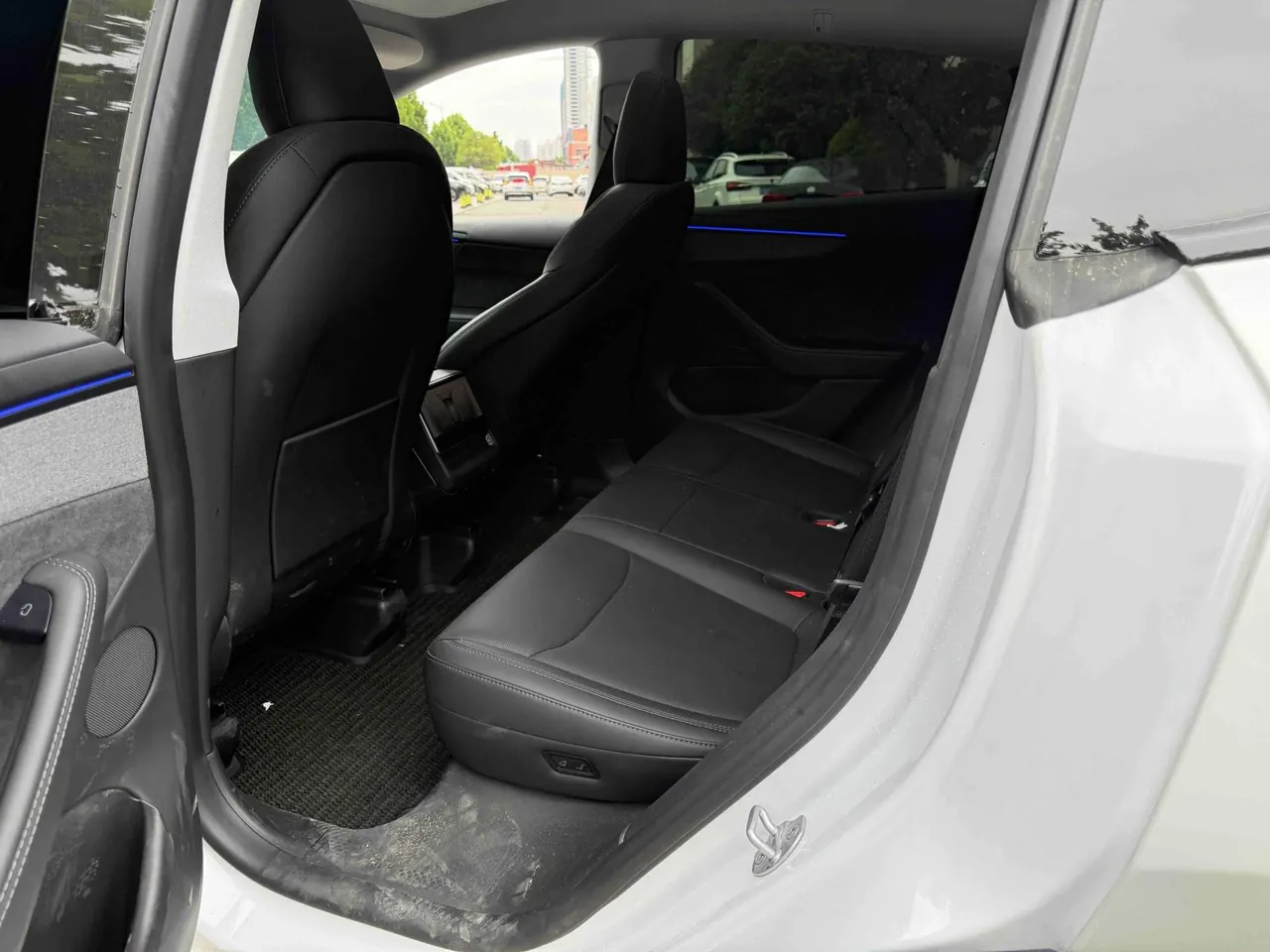Tesla 2025 Model Y long endurance all-wheel drive version automatic transmission 3