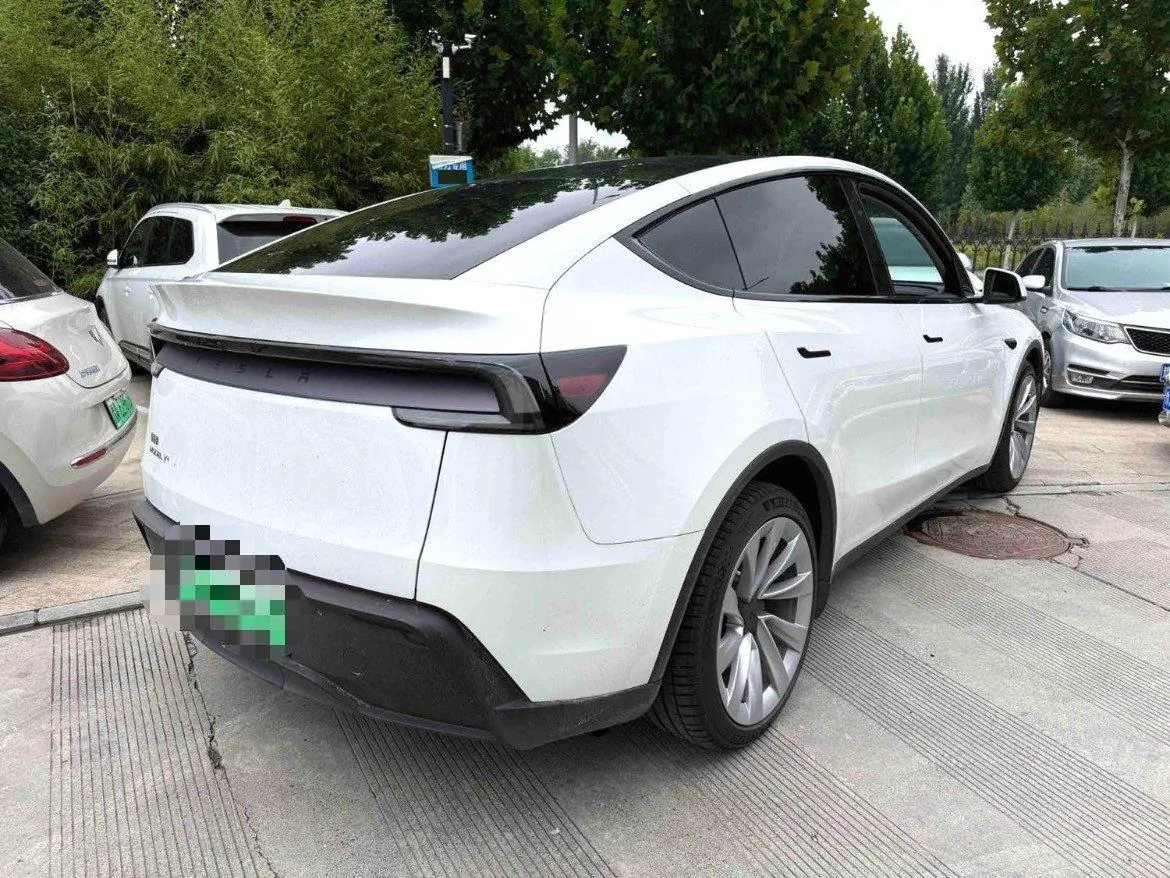 Tesla 2025 Model Y long endurance all-wheel drive version automatic transmission 5