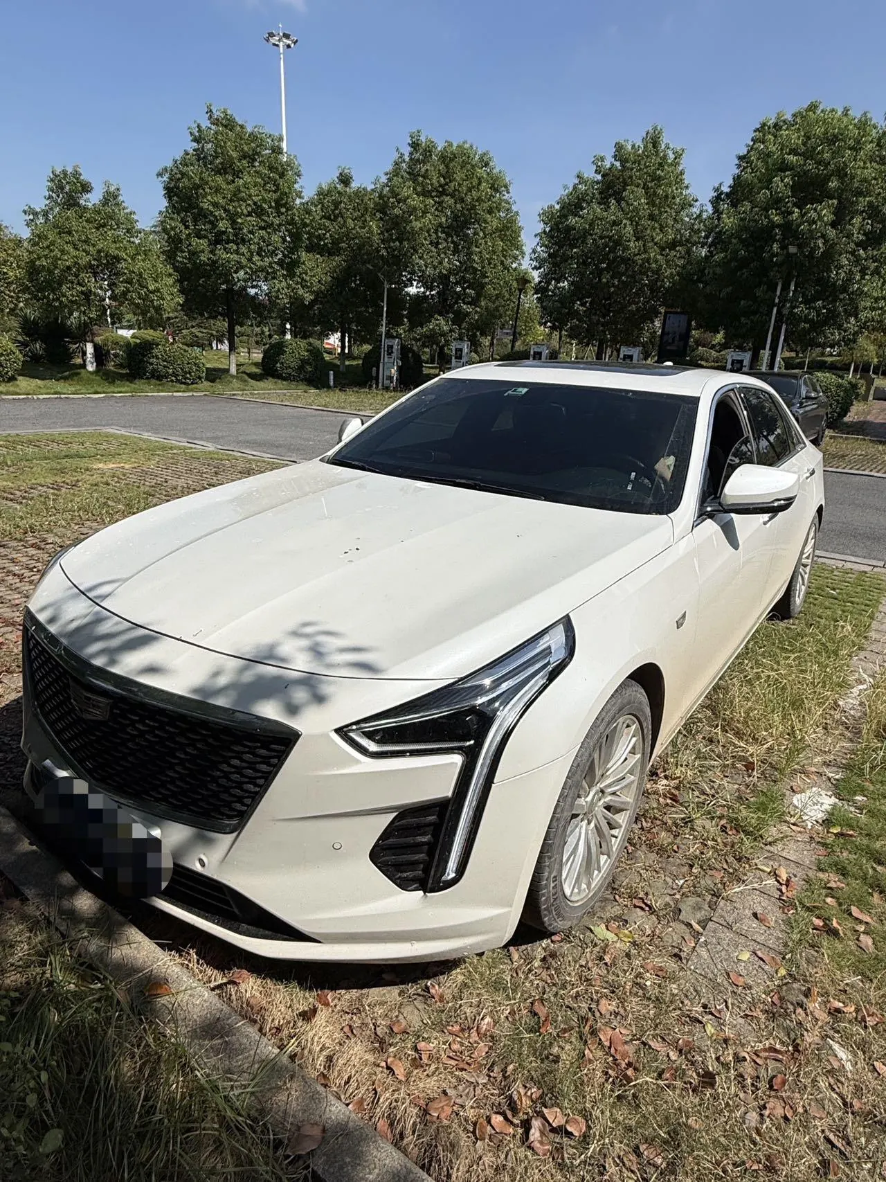 Открыть галерею: Cadillac 2022 CT6 2.0T 28T fashion automatic gear