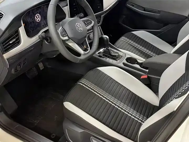 Bora 2024 200TSI DSG Smooth Edition 8