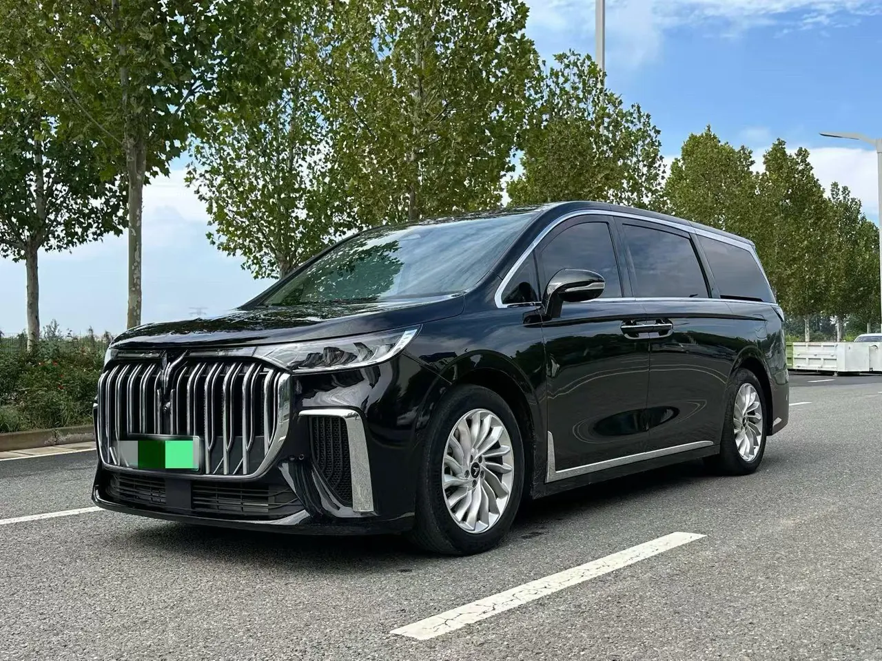 Voyah 2024 Dreamers PHEV 1.5T Long Endurance Premium Edition Automatic Gear - View 1