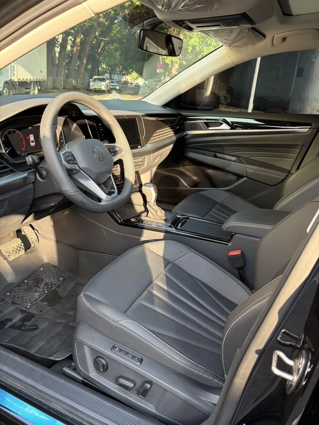Volkswagen 2025 Passat 2.0TSI 380TSI outstanding star dragon version automatic gear 7