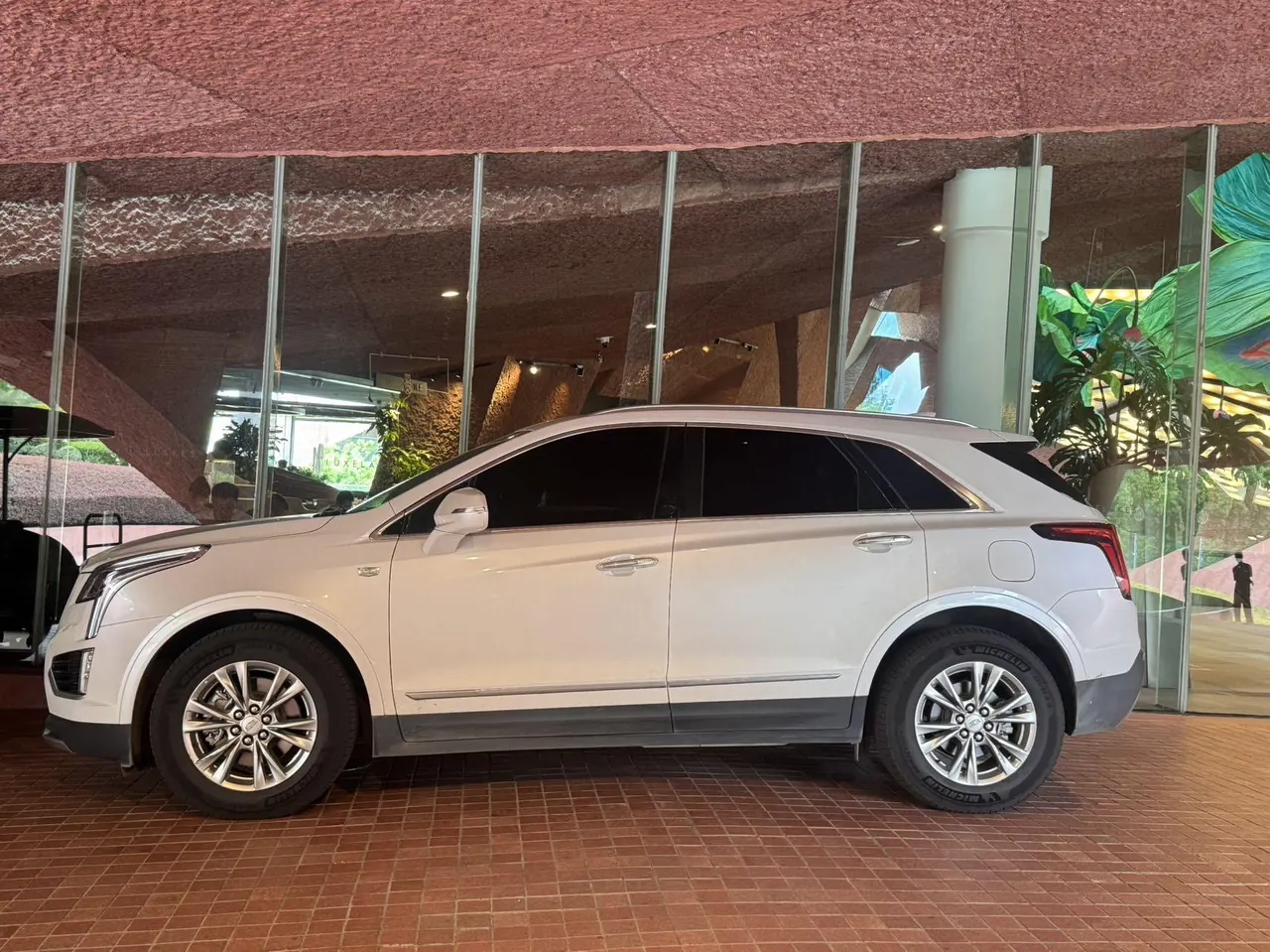 Cadillac 2021 XT5 2.0T 28T 4-wheel drive luxury automatic gear 4