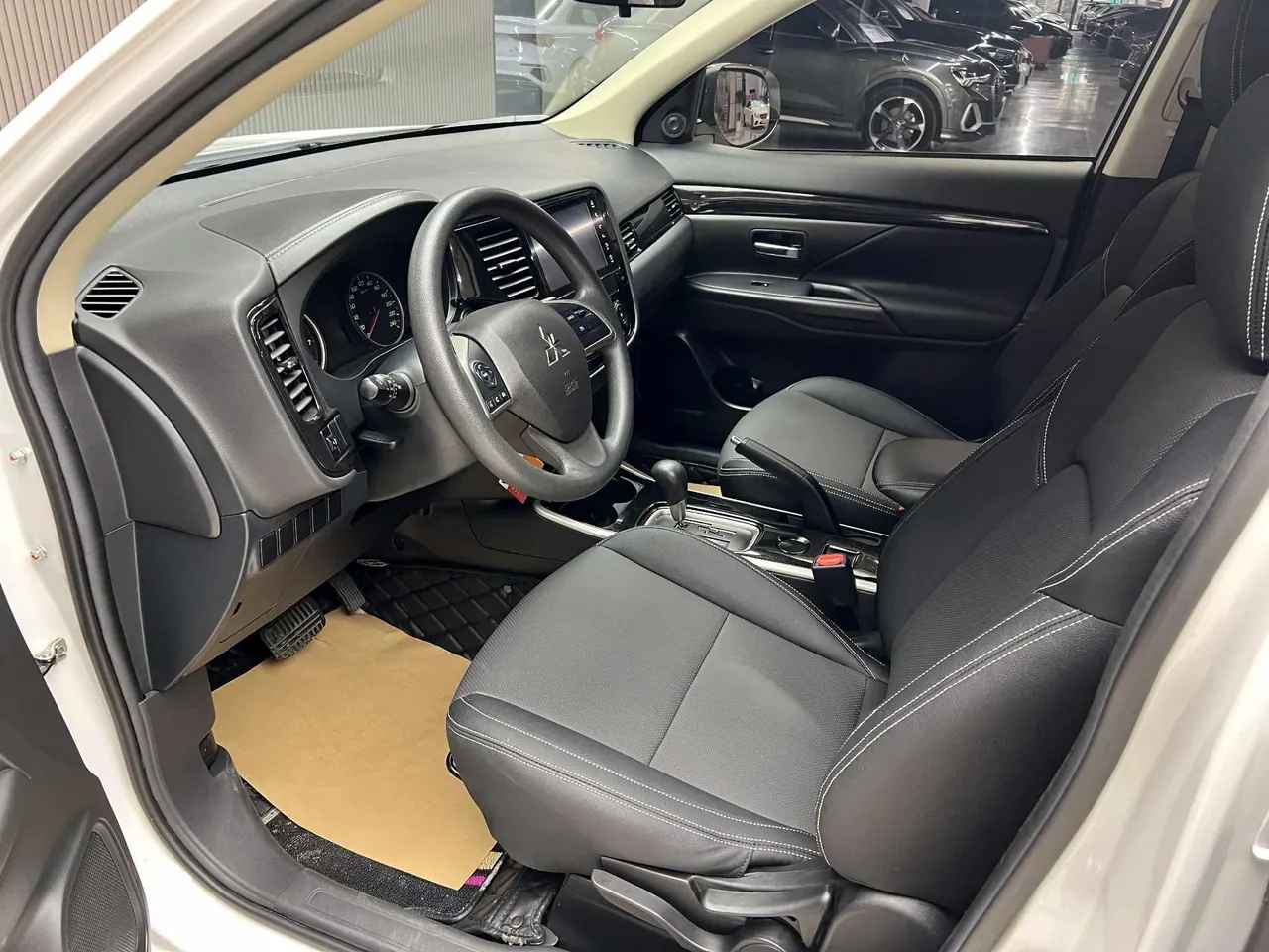Mitsubishi 2021 Outlander 2.0 Stepless Two-Drive Smooth Edition 5-seat (Changed) Automatic Gear 17