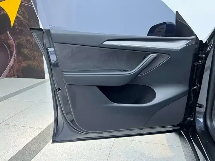 Model Y 2024 rear-wheel drive version 11
