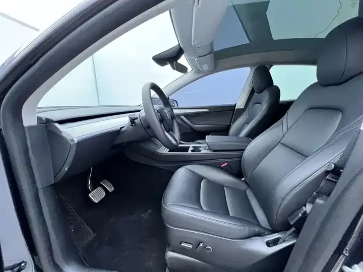 Model Y 2024 rear-wheel drive version 12