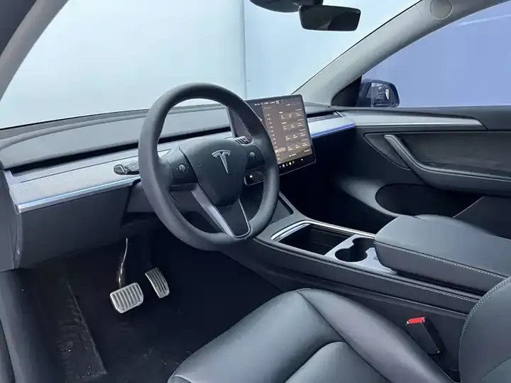 Model Y 2024 rear-wheel drive version 9