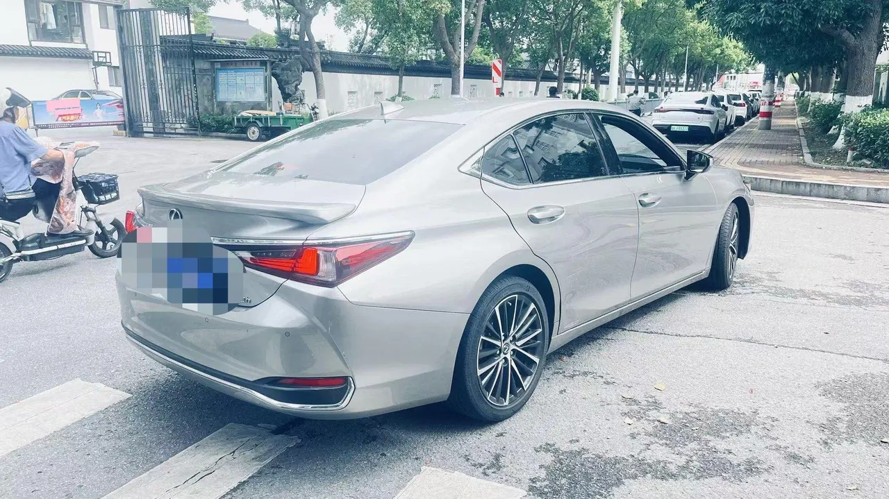 Lexus ES (Imported) 2022 ES300h 2.5 Stepless Premium Edition Automatic Gear 4