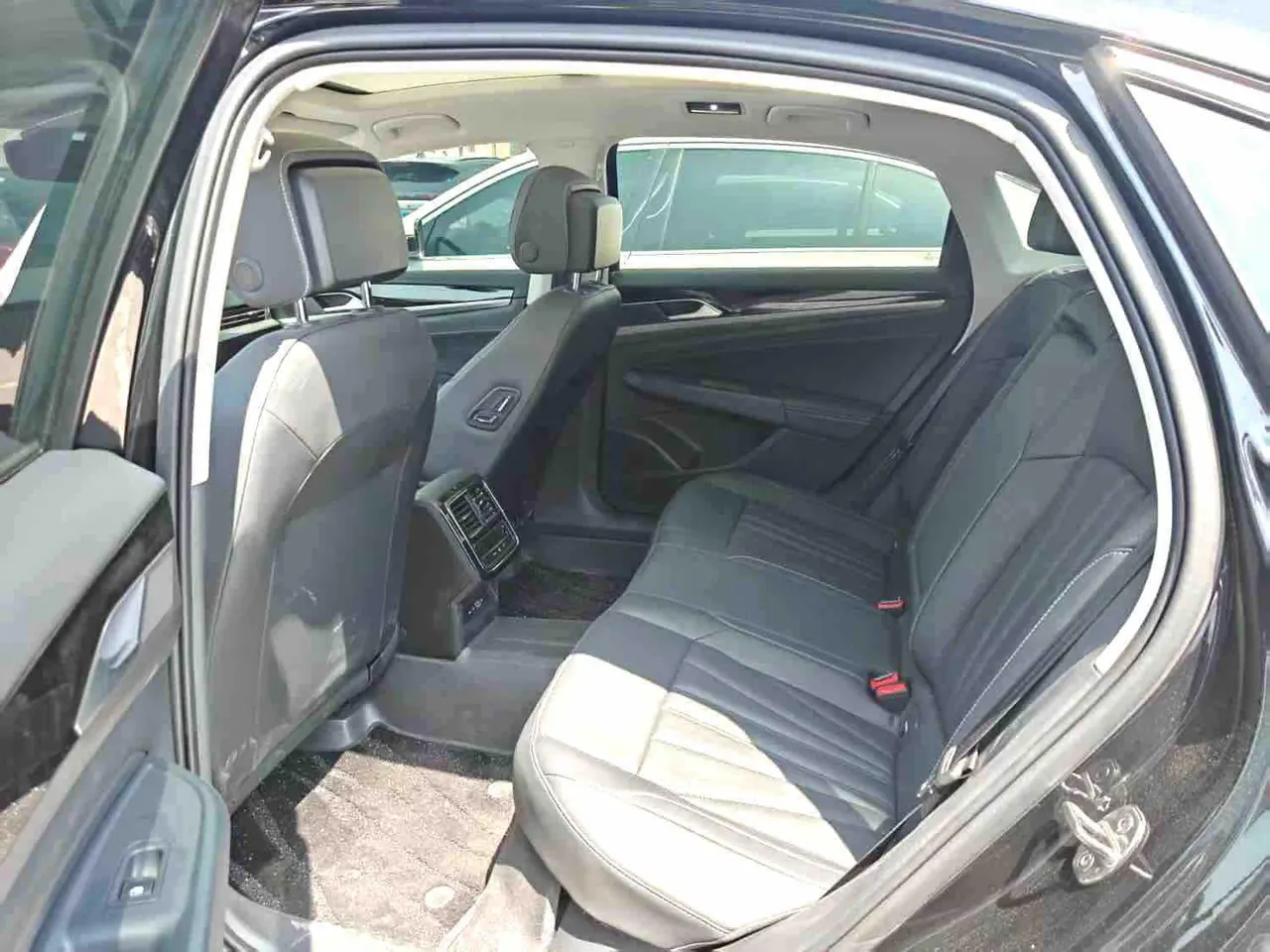 Volkswagen 2026 Passat 2.0TSI 380TSI outstanding star dragon version automatic gear 3