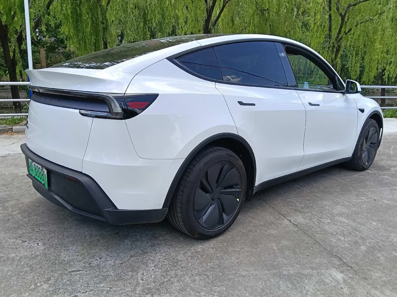 Tesla 2026 Model Y long endurance all-wheel drive version automatic transmission 5