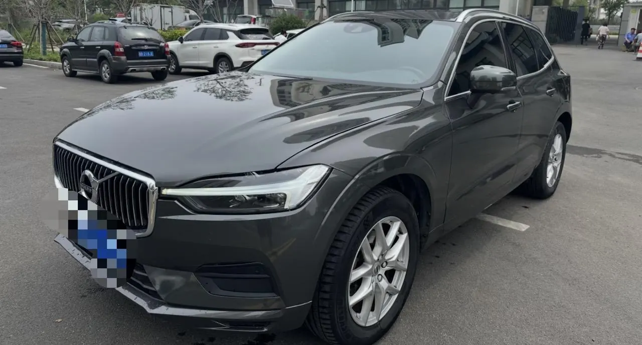 Volvo 2020 XC60 2.0T T5 4-wheel drive smart luxury automatic gear - View 1