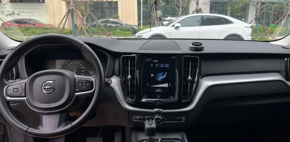 Volvo 2020 XC60 2.0T T5 4-wheel drive smart luxury automatic gear 4