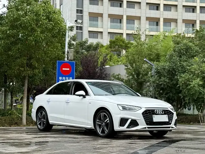 Audi A4L 2020 model 40 TFSI Luxury Dynamic Edition 3