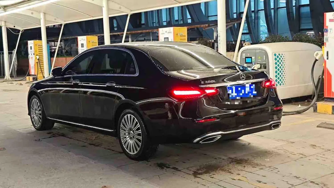 Mercedes Benz E Class 2022 E 300 L 2.0T Fashion (Change 2) Automatic Gear 6