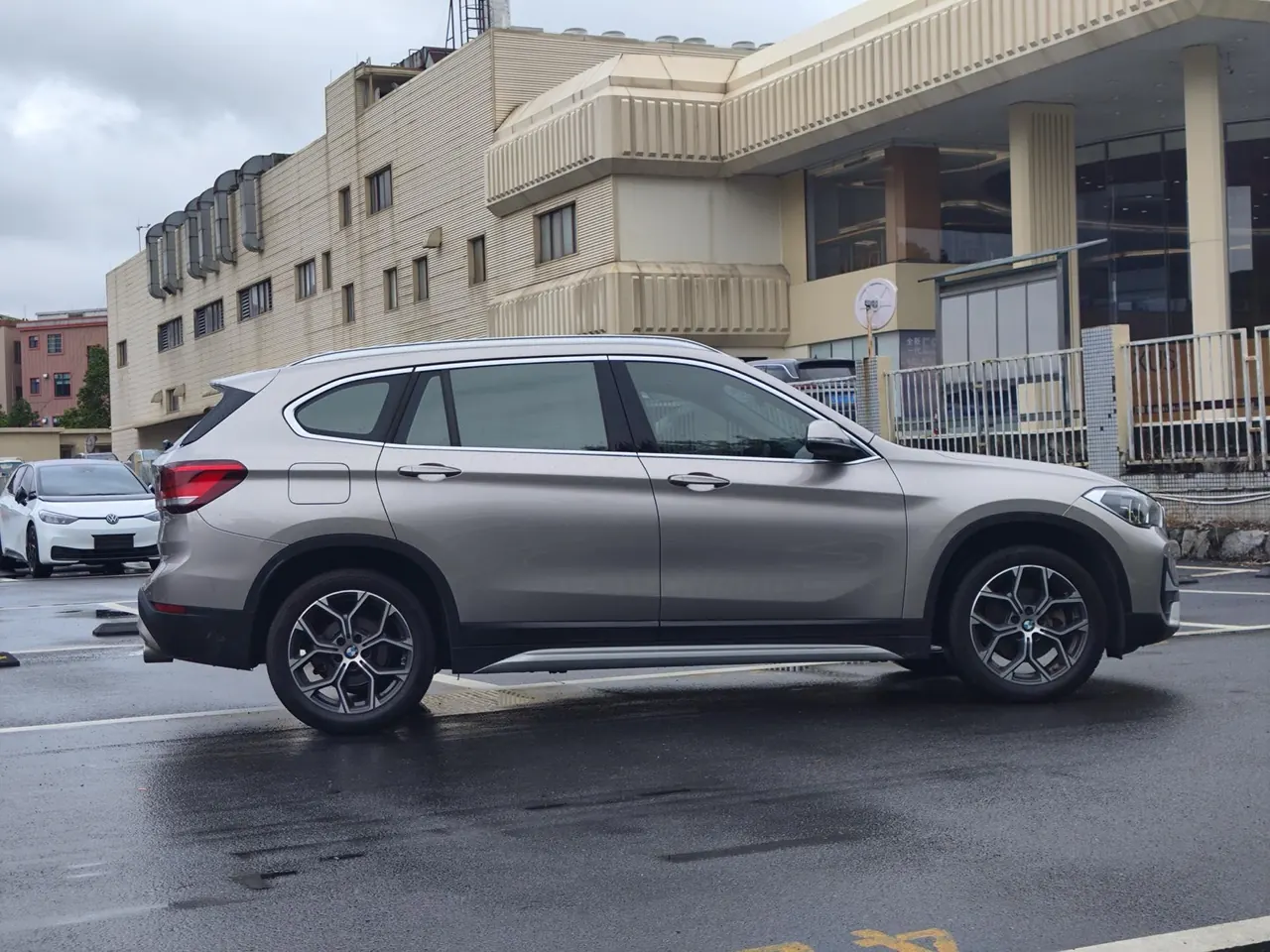 BMW 2020 X1 sDrive20Li 1.5T exclusive automatic gear 2