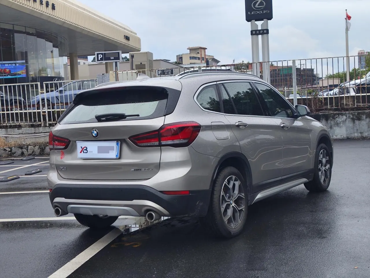 BMW 2020 X1 sDrive20Li 1.5T exclusive automatic gear 4
