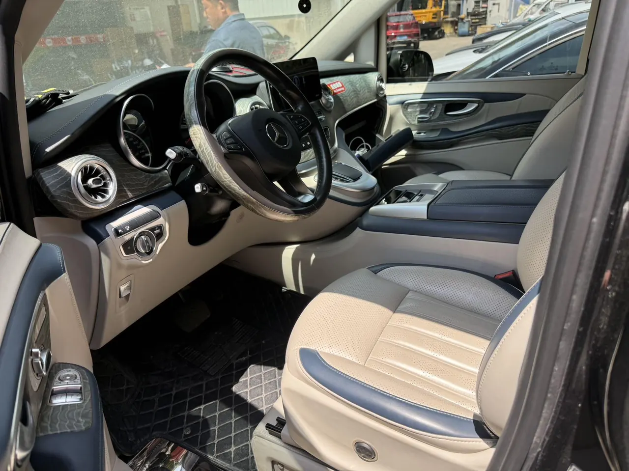 Mercedes Benz V 2020V 260 L 2.0T Deluxe Edition Automatic Gear 2