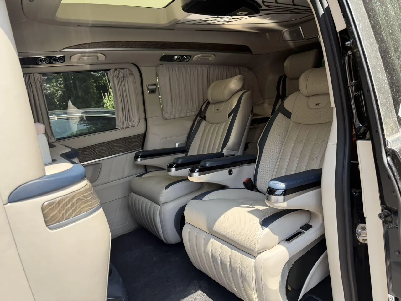 Mercedes Benz V 2020V 260 L 2.0T Deluxe Edition Automatic Gear 4