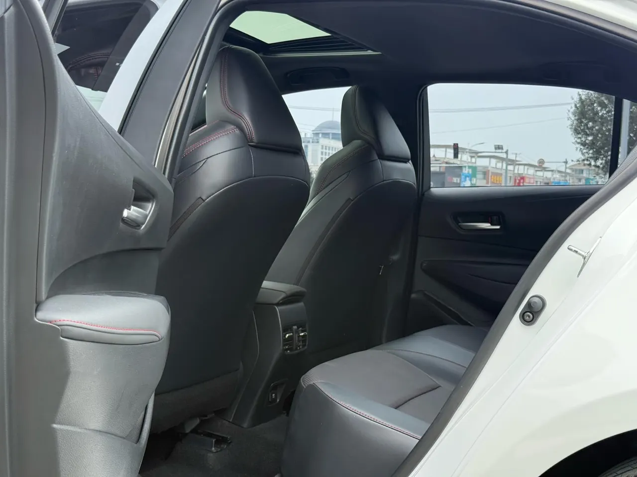 Toyota 2022 Lei Ling 1.2T Stepless 185T Sports Edition Automatic Gear 5
