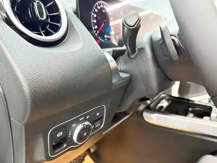 Mercedes Benz GLB 2023 GLB 200 Dynamic 12
