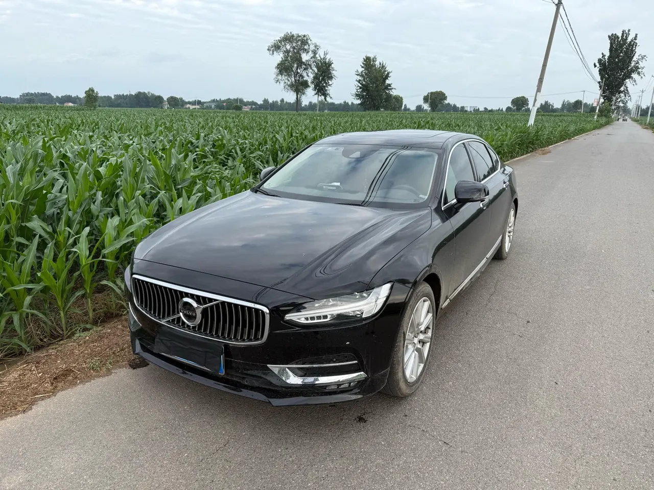 Открыть галерею: Volvo 2020 S90 2.0T T5 Zhiyi Deluxe Edition Automatic Gear
