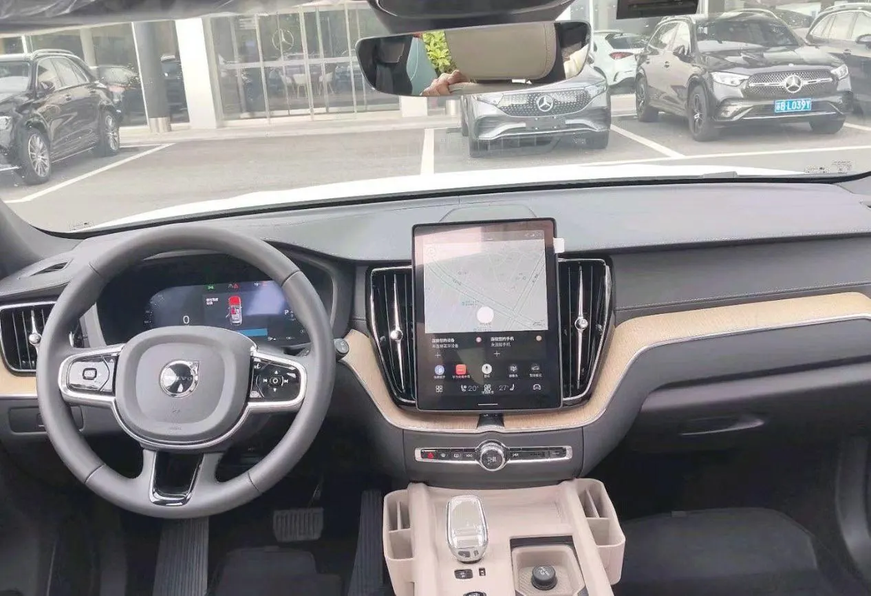 Volvo 2026 XC60 48V 2.0T B5 4-wheel drive Zhiyuan Deluxe Edition Automatic Gear 2