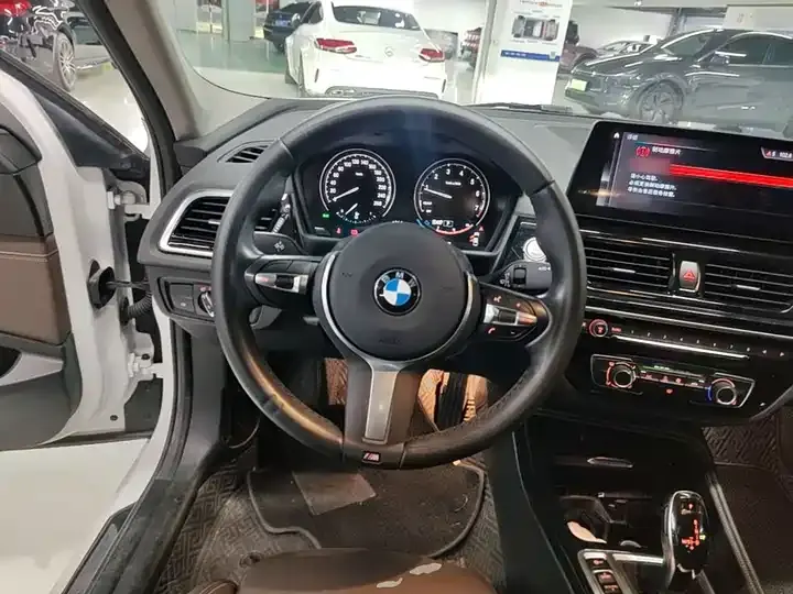 BMW 1 Series 2023 125i M Sports Obsidian Night Edition 11